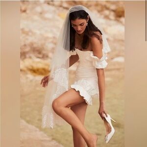 V. Chapman Hollyhock White Brocade Ruffle Sleeve Mini Dress Sz 4 Bridal Wedding